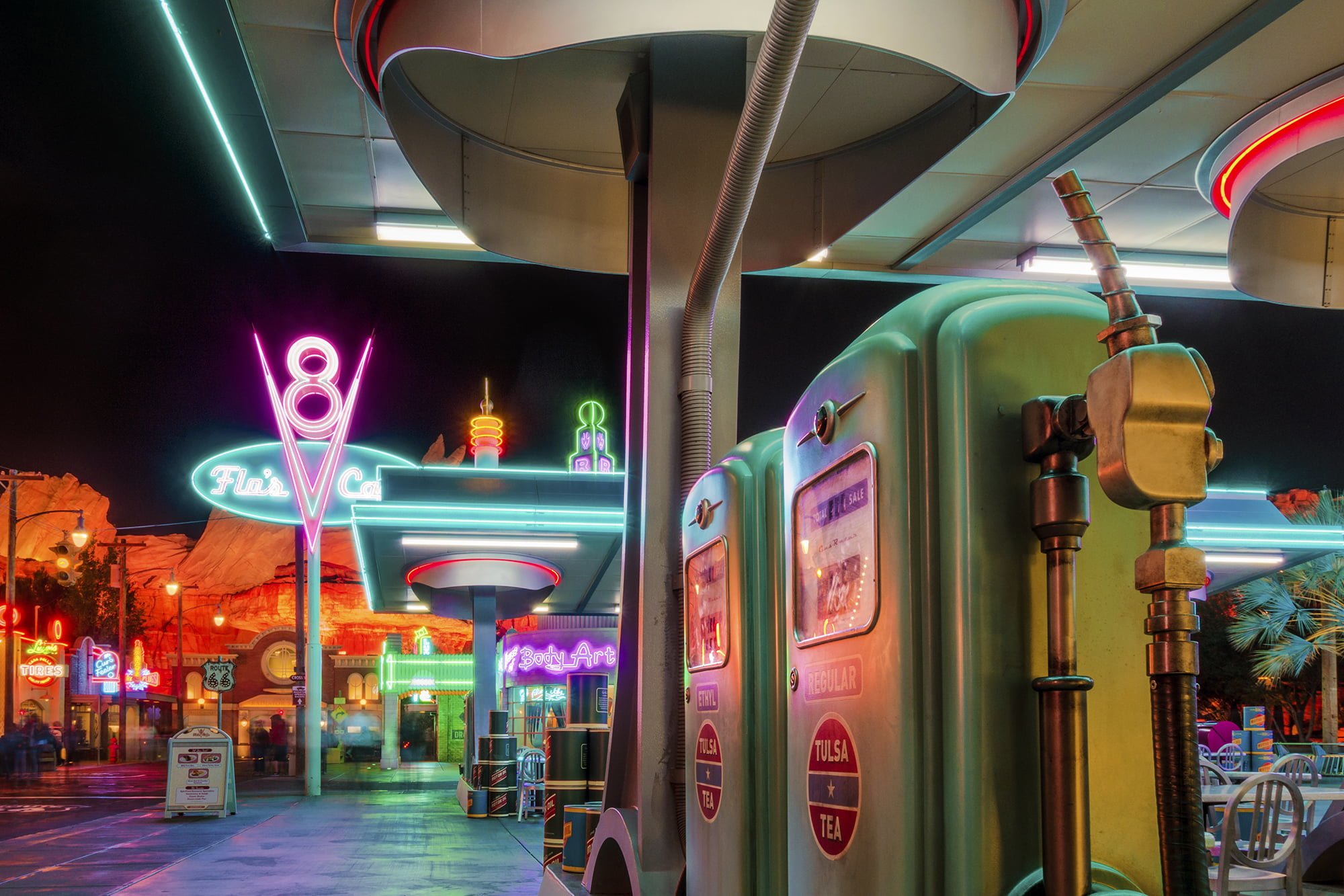 cars-land-flos-v8-cafe-sony-rx100