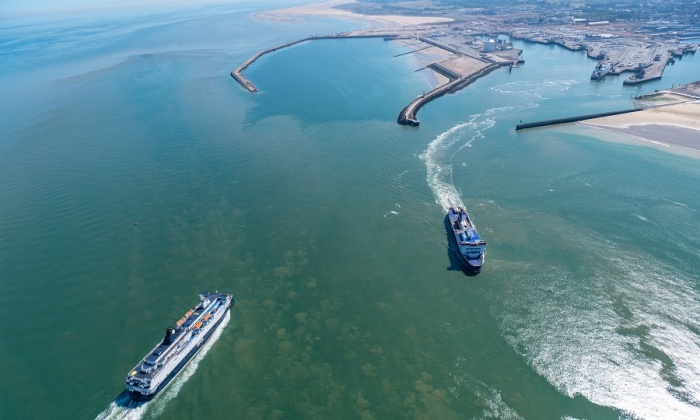 Enojado cáscara Acelerar El recién renovado puerto de Calais abre en Francia | Noticias – Turismol  Viajes y Turismo